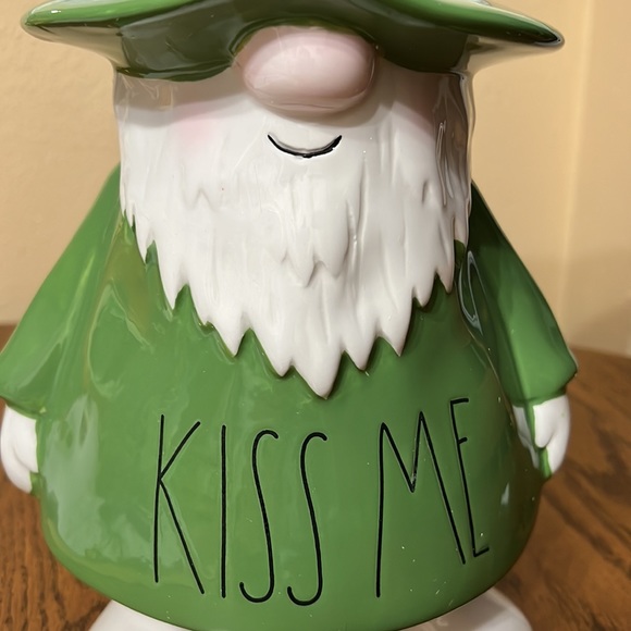 Rae Dunn KISS ME Leprechaun Standing Gnome - Picture 2 of 7